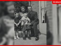 Annemie met haar ouders en zusje op foto in 1941.