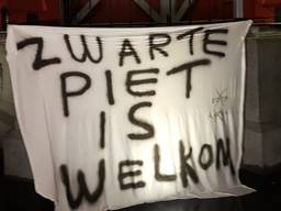 Zwarte piet is volgens de demonstranten meer dan welkom (foto: Omroep Brabant).
