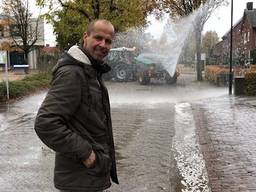 De straat van Jozef van de Oetelaar in Den Dungen stond even onder water.