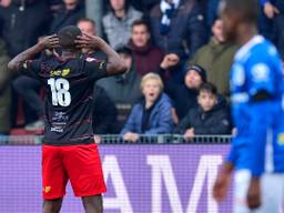 Mendes Moreira haalt zijn gram bij de Bossche achterban nadat hij de 1-2 heeft gemaakt (foto: Orangepictures).