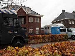 De politie viel onder andere in dit huis binnen. (Foto en alle foto's in het kaartje: SQ Vision)