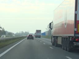 De snelweg A50 wordt verbreed (foto: Rogier van Son).