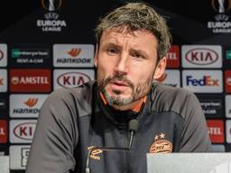 PSV-trainer Mark van Bommel tijdens een persconferentie. (Foto: Hollandse Hoogte).