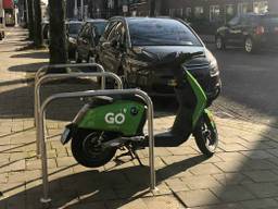 Je ziet de komende tijd steeds meer groene scootertjes in het Eindhovense straatbeeld. (Foto: Omroep Brabant)