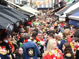 Grote drukte tijdens carnaval in Den Bosch. (foto: Henk van Esch)