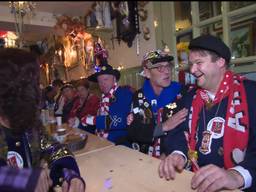 Burgemeester Han van Midden tijdens het Elfde van de Elfde-ontbijt in Tullepetaonestad. (Foto: Erik Peeters)