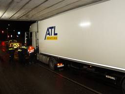 Het is de zoveelste vrachtwagen die de hoogte verkeerd inschat (Foto: FPMB).