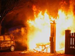 De brand bij het huis van de zus van Michiel (foto: Gabor Heeres / SQ Vision).