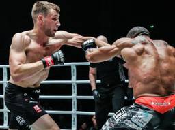 Reinier de Ridder in gevecht met Gilberto Gavalo (foto: ONE Championship). 