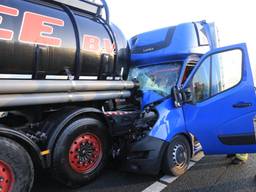 De situatie na het ongeluk op de A67 (Harrie Grijseels/SQ Vision Mediaprodukties).