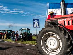 Trekkers langs A67 bij Liessel. (Foto: Rob Engelaar)