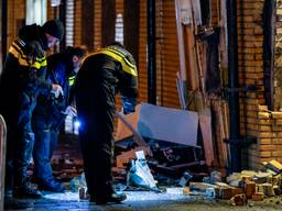 De politie onderzoekt de plofkraak in Breda,. (Foto: Marcel van Dorst/SQ Vision)