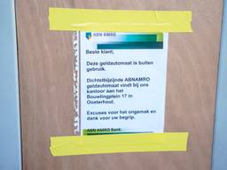 Een pinautomaat in Oosterhout ging eerder al helemaal dicht in de strijd tegen plofkrakers. (Foto: Marcel van Dorst / SQ Vision Mediaprodukties)