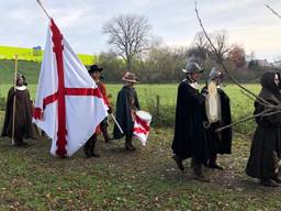 Spanjaarden in historische kledij bij de herdenking.