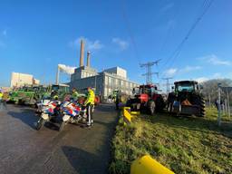 Boeren voerden woensdag nog actie bij de Amercentrale in Geertruidenberg. (Foto: Niels Penninkhof)