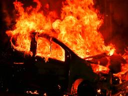 De auto is volledig uitgebrand. (Foto: Rico Vogels / SQ Vision)