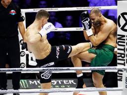 Rico Verhoeven (l) neemt het op tegen Badr Hari (r). (Foto: ANP)