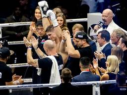 Rico Verhoeven wordt uitgeroepen tot winnaar van de wedstrijd. (Foto: ANP)