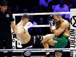 Rico Verhoeven raakt Badr Hari met een trap (foto: ANP).