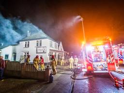 Na een geslaagde kerstavond brak er brand uit in restaurant De Pelgrim. (Foto: Sem van Rijssel/SQ Vision Mediaprodukties)