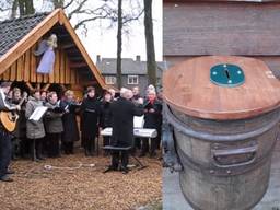 De kerststal en de collectebus. (Foto's: Arno Rombouts)