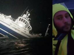 De zinkende vissersboot en Sander in het vlot (Foto's: Sander van de Pol)