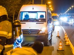 Het busje stond op de vluchtstrook van de A2. (Foto: Sem van Rijssel/SQ Vision)