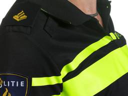 Het poloshirt van de politie.