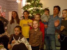 De Nagelkerkjes: Jan en Sofie met hun acht kinderen. (Foto: Erik Peeters)