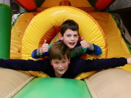 Springkussenfestijn valt in de smaak (foto's: Lobke Kapteijns).