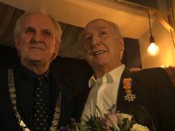 Peter Koelewijn (rechts ) met burgemeester Pieter Broertjes (foto: Omroep Max).