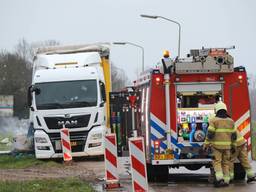 Dode in uitgebrande auto is een man uit Overlangel (foto: Maickel Keijzers/ Hendriks Multimedia).