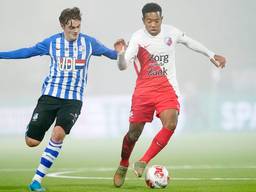 Kaj de Rooij (links) in duel met Urby Emanuelson (Bron: Hollandse Hoogte)