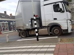 Vrachtwagens zorgen voor gevaarlijke situaties. (Foto: Eddie Simonis)