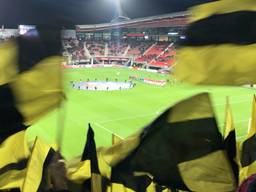 De NAC-supporters vieren feest in het uitvak.