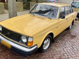 De verlaten Volvo na de poetsbeurt.