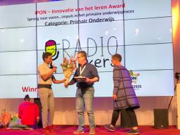 Tjeerd van den Elsen krijgt de IPON Award (foto: IPON).