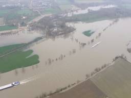 Rijkswaterstaat bekijkt de situatie vanuit de lucht