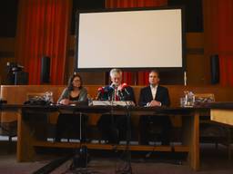 De persconferentie, met links Ariene Rietveld en rechts Jean-Luc Murk (foto: Lisa van Acquoij).