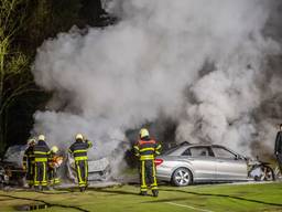 De drie taxi's die door het vuur werden getroffen (foto: SQ Vision/Jack Brekelmans).