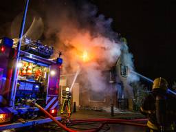 Bij een woningbrand in Moerdijk is in de nacht van woensdag op donderdag een vrouw overleden.