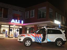 Onderzoek bij de overvallen Aldi (foto: Bart Meesters/SQ Vision).