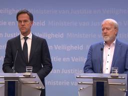 Rutte en Van Dissel tijdens de persconferentie afgelopen maandag.