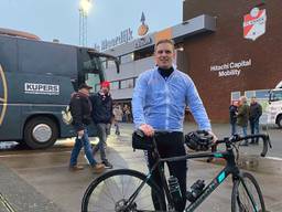 Frank Kriellaars bij aankomst bij het stadion van FC Emmen.