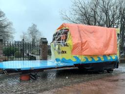 Carnavalsgroep krijgt leenwagen van club uit Bokkendonk nadat eigen wagen is vernield (foto: Carnavalsgroep Gemonde)