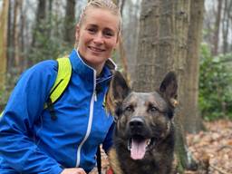 Jantine Boerrigter met lawinehond Andy (foto: Jan Peels).