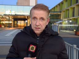 Verslaggever Jan Waalen doet verslag bij het ziekenhuis