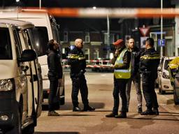 De politie deed uitgebreid onderzoek (foto: Toby de Kort/SQ Vision).