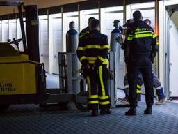 Drugs, geld en 31 flessen lachgas in garagebox (foto: Christian Traets / SQ Vision Mediaprodukties).