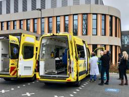 Ambulances voor het Amphia Ziekenhuis in Breda (archieffoto: Raoul Cartens)
